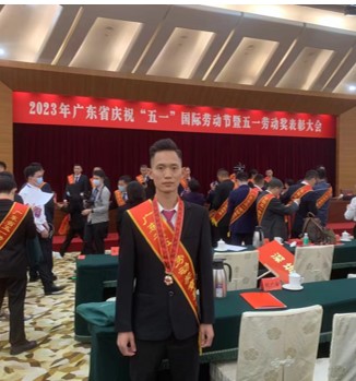 曹永強(qiáng)勞動模范獲獎?wù)掌?jpg