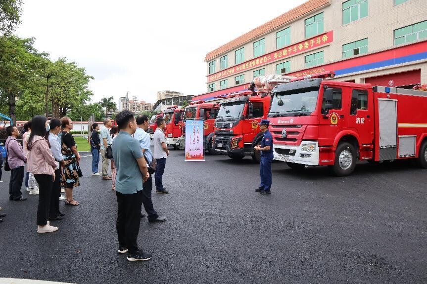 新聞草稿-【培育和踐行社會主義核心價值觀】郁南縣開展愛崗敬業(yè)擔(dān)使命   致敬最美“火焰藍”——消防科普體驗活動.wps_2