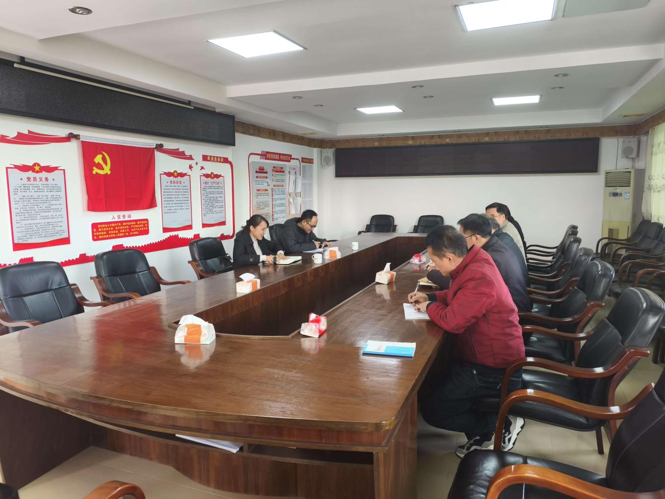 郁南縣副縣長梁嚴方到縣供銷社調(diào)研并開展安全生產(chǎn)檢查.docx_1