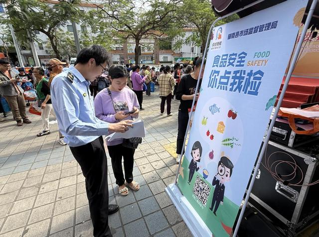 3.15【關(guān)注“3.15”共筑滿意消費(fèi)】 郁南縣市場(chǎng)監(jiān)督管理局開(kāi)展“你點(diǎn)我檢 服務(wù)惠民生”暨“百姓點(diǎn)檢日”活動(dòng)照片2.jpg