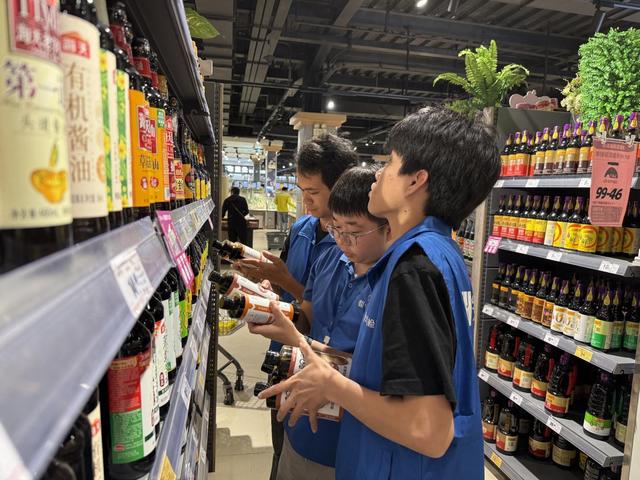 3.15【關(guān)注“3.15”共筑滿意消費(fèi)】 郁南縣市場(chǎng)監(jiān)督管理局開(kāi)展“你點(diǎn)我檢 服務(wù)惠民生”暨“百姓點(diǎn)檢日”活動(dòng)照片4.jpg