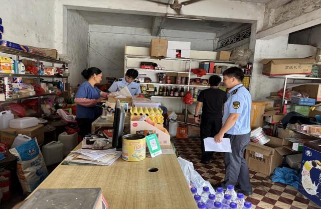 5.9,郁南縣市場監(jiān)管局扎實(shí)推進(jìn)農(nóng)村假冒偽劣食品專項(xiàng)整治行動(dòng)照片.jpg