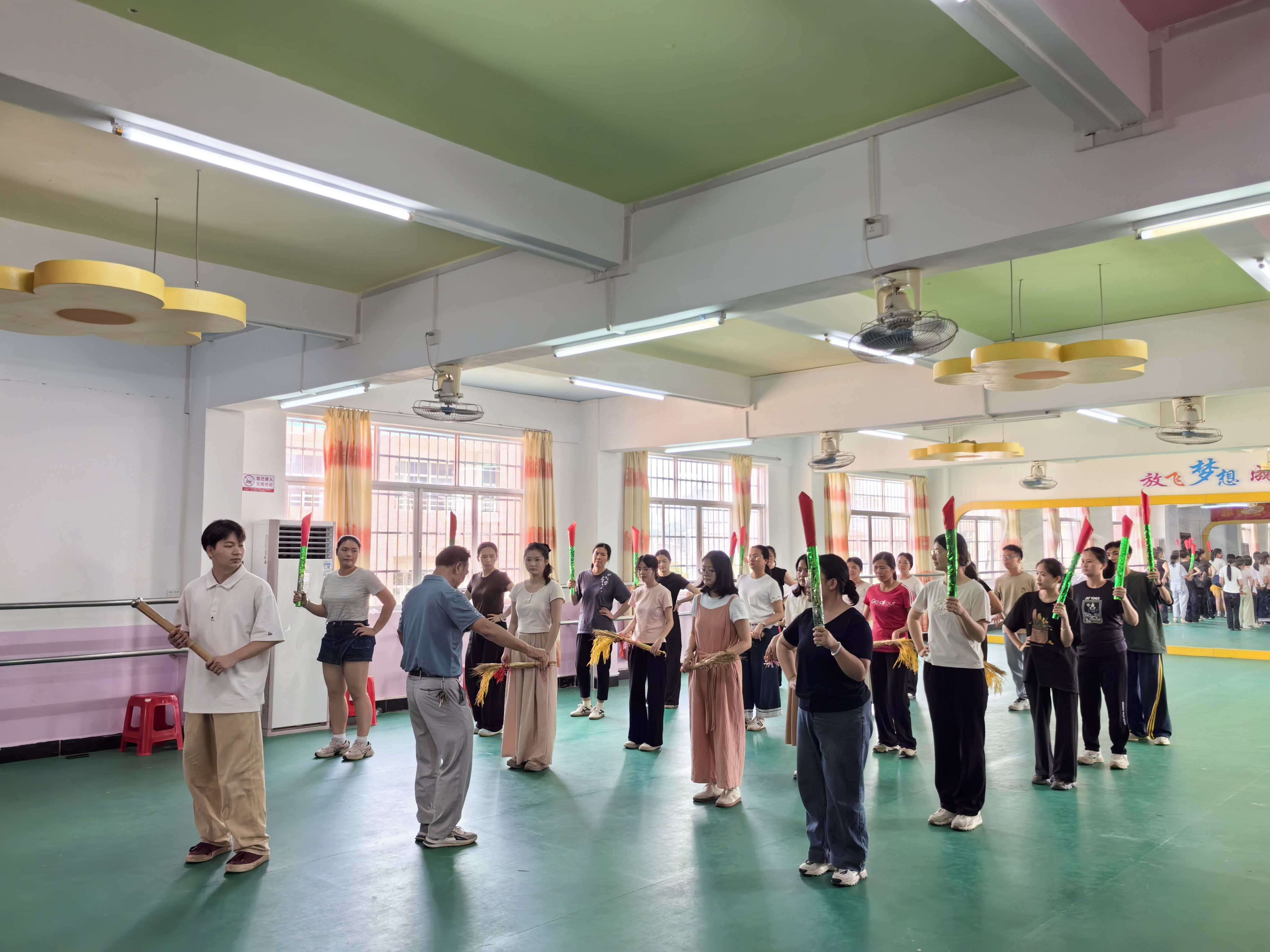縣教育局、縣文化廣電旅游體育局聯(lián)合舉辦非遺禾樓舞傳承培訓班4.png