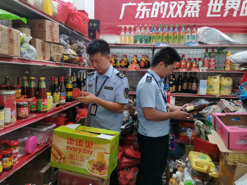 9.1郁南縣市場(chǎng)監(jiān)督管理局開(kāi)展農(nóng)村假冒偽劣食品專項(xiàng)整治行動(dòng)照片2.jpg